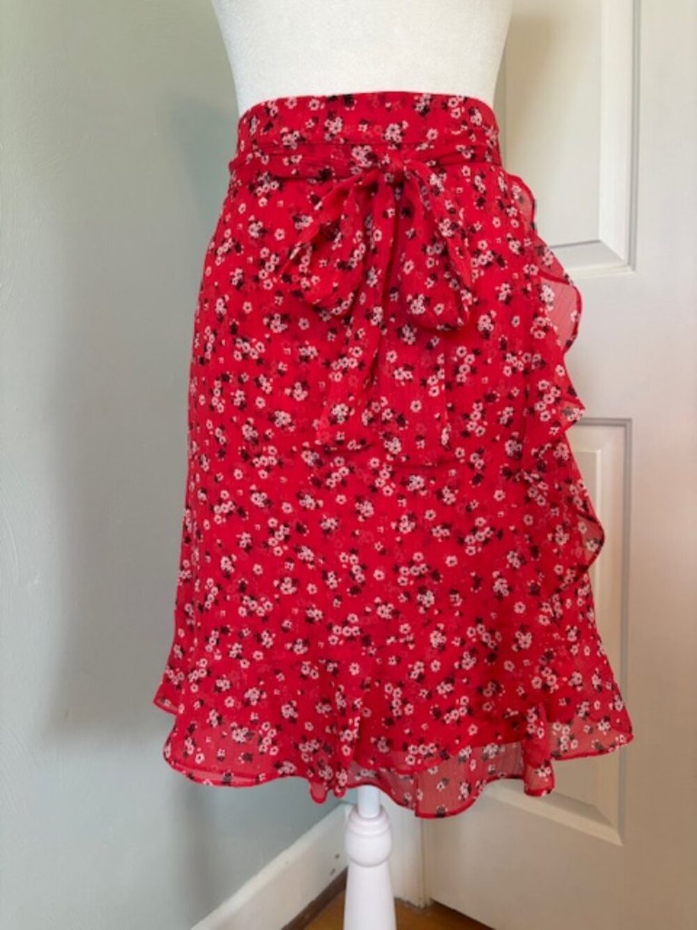 NWT Karl Lagerfeld Red Floral Ruffled Wrap Skirt Women's Size 12